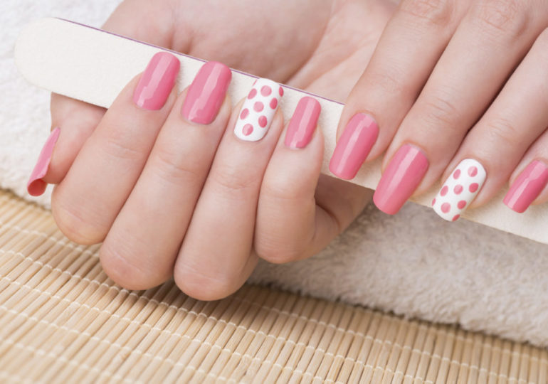 RICOSTRUZIONE UNGHIE IN GEL CON CARTINA NAIL PERFECT